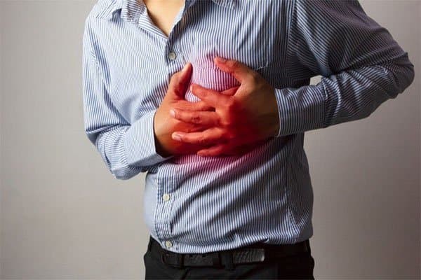 Người bệnh thường gặp cơn đau thắt ở ngực trái