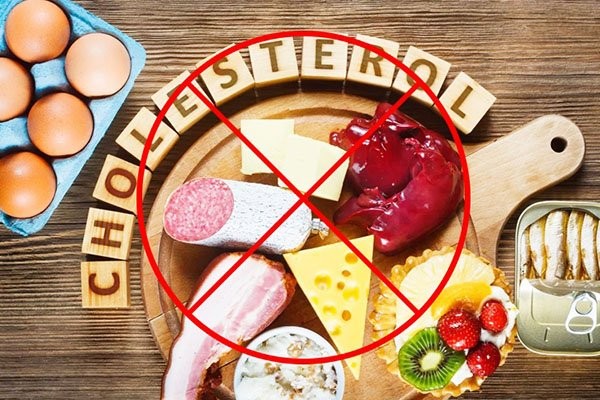Hạn chế ăn đồ ăn chứa cholesterol để ngăn ngừa bệnh mạch vành