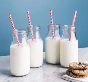 Sữa tươi thô là sữa được lấy từ động vật chưa được tiệt trùng để tiêu diệt vi khuẩn có hại