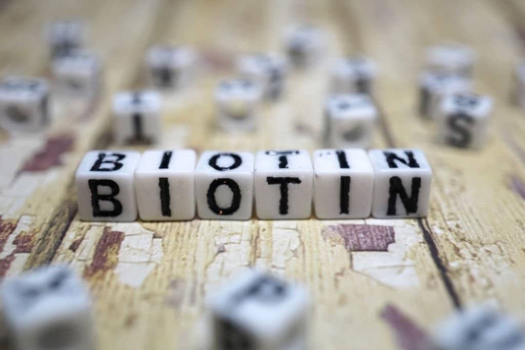 Biotin, hay còn gọi là vitamin B7 hoặc vitamin H