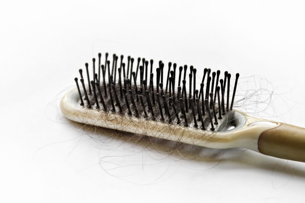 Vitamin E giúp tóc trở nên chắc khỏe hơn, ngăn ngừa rụng tóc