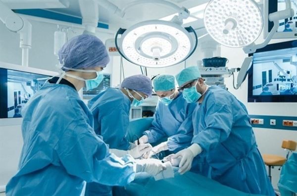 Nhiều chị em lựa chọn phương pháp phẫu thuật loại bỏ yết hầu