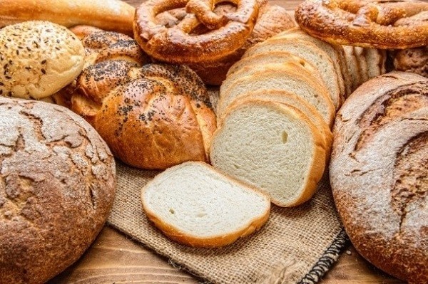 Gluten trong bánh mì có thể gây cường giáp hoặc suy giáp do tự miễn