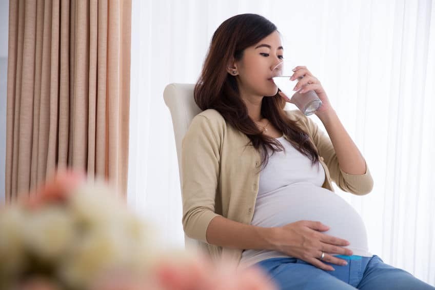 Mẹ bầu bị tiểu đường thai kỳ có thể khát nước liên tục