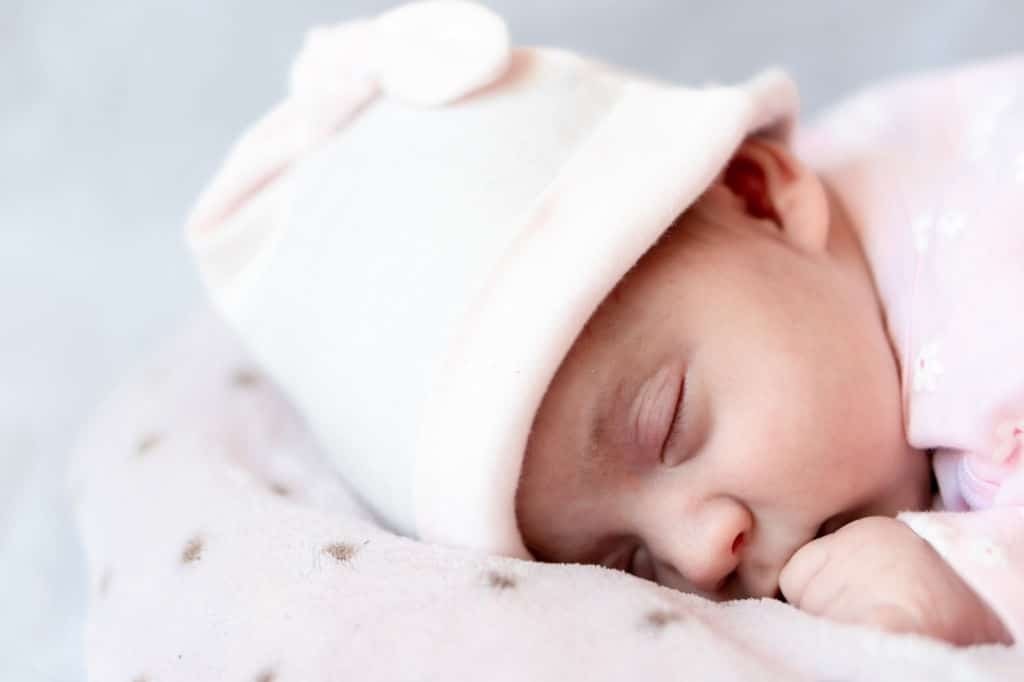 Trẻ sơ sinh có nhu cầu ngủ nhiều từ 16-18 giờ/ngày