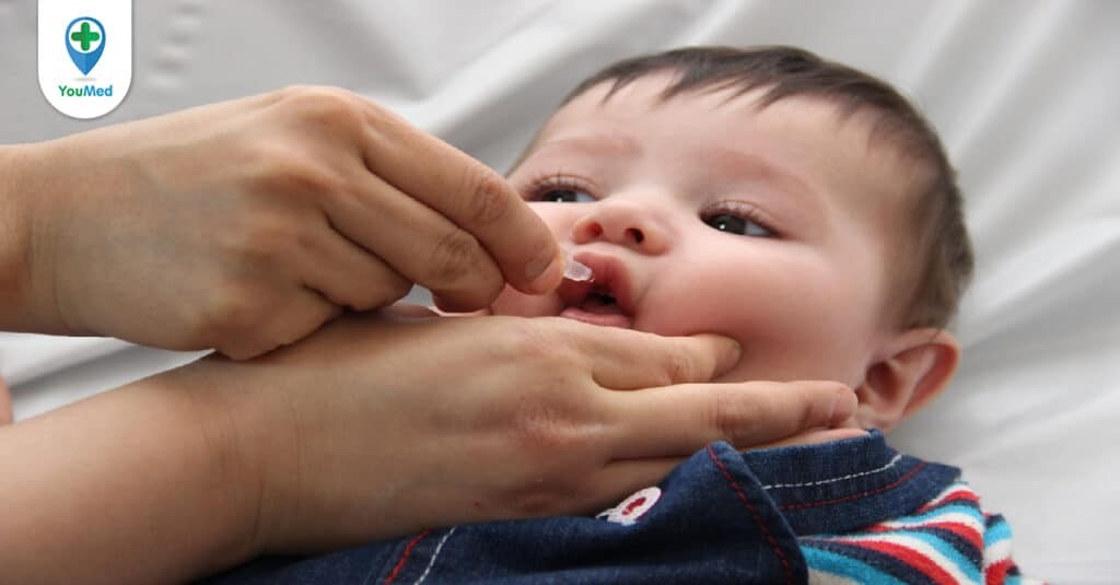 Vắc xin Rota là gì? Công dụng, liều dùng và các lưu ý