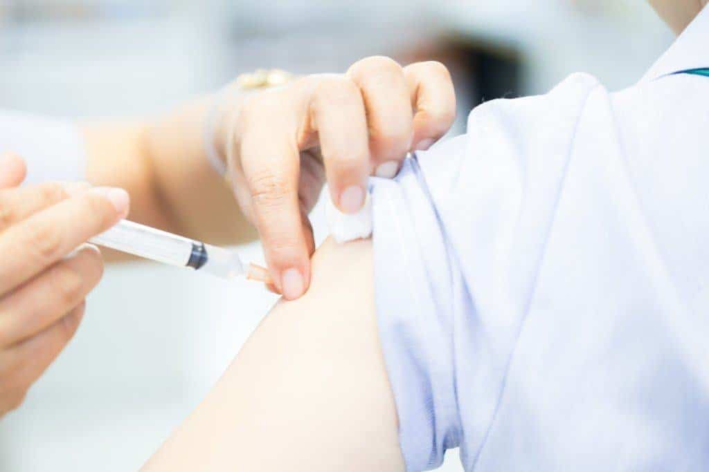 Vắc-xin viêm gan AB được sử dụng cho người lớn, thanh thiếu niên và trẻ em trên 1 tuổi