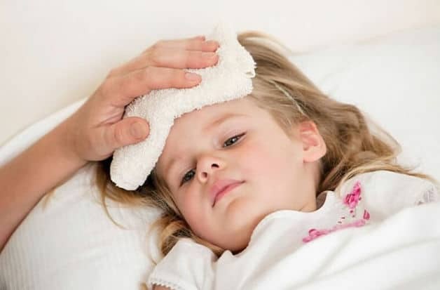 Trẻ có thể bị sốt sau khi tiêm vắc-xin 5 trong 1