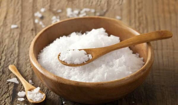 Thay thế muối ăn thông thường bằng muối có chứa iod.