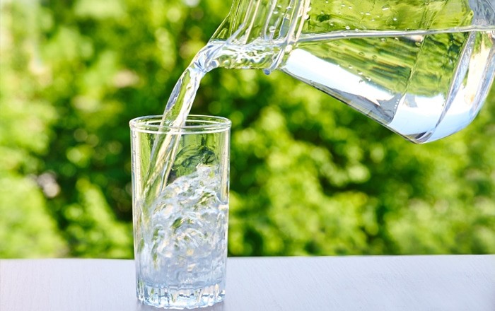 Uống nhiều nước giúp phòng tránh mắc bệnh trĩ