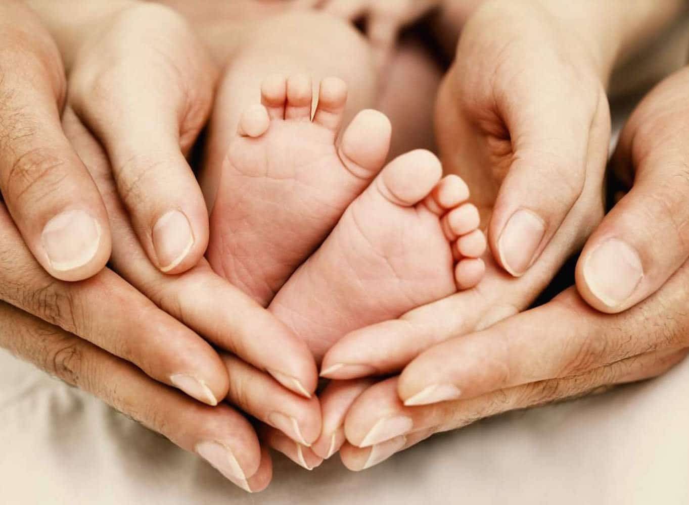 Đổ mồ hôi tay chân ở trẻ em hoàn toàn có thể do di truyền