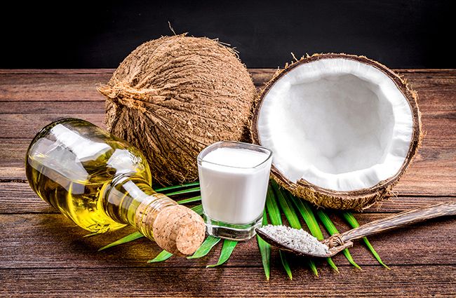 Dầu dừa cũng có thể tăng tốc độ chữa lành các vết loét do mụn