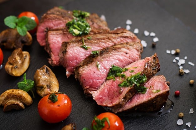 Thịt bò có hàm lượng sắt cao tốt cho tuyến giáp.