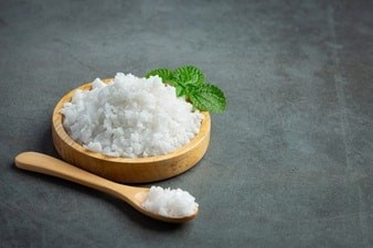 Khẩu phần ăn thiếu muối iod là một trong những nguyên nhân gây bướu cường giáp.