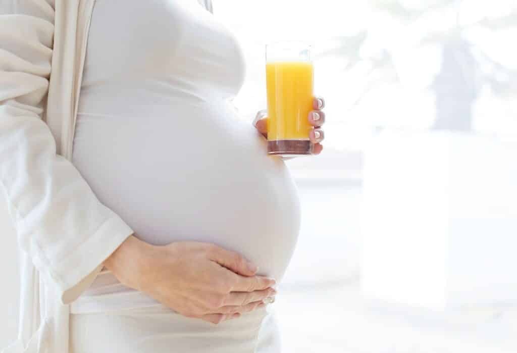 Giải đáp tiểu đường thai kỳ có được uống nước cam không