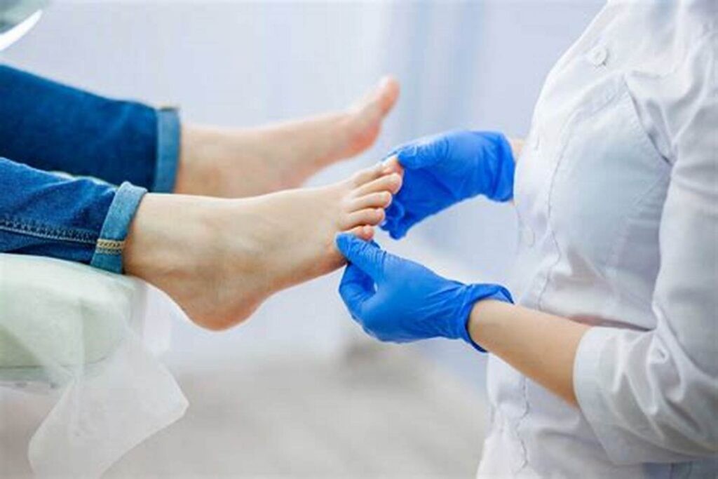 Trị đổ mồ hôi tay chân bằng phương pháp tiêm botox