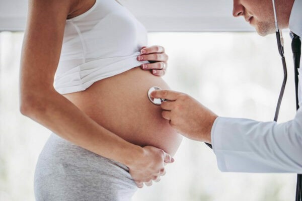 Phụ nữ có thai nên thận trọng khi cạo gió, giác hơi, đặc biệt là vùng lưng dưới, bụng.