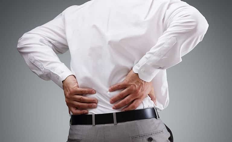 Bệnh nang thận có thể gây triệu chứng đau tức ở vùng hông lưng