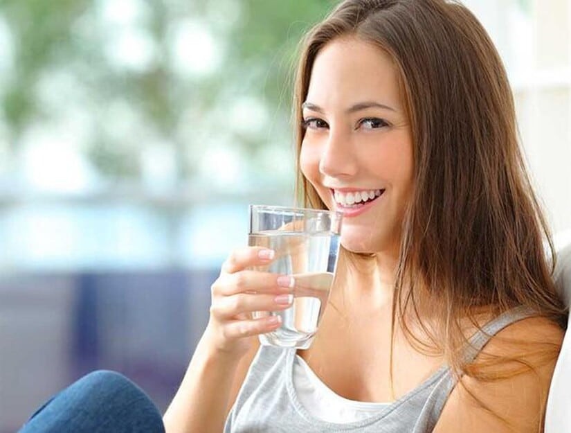 Uống đủ nước mỗi ngày để phòng ngừa bệnh thận