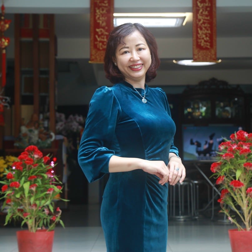 ths.bs Hoàng Thị Thu Huyền