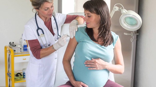 Mẹ bầu nên hoàn thành một số loại vắc-xin trong khi mang thai