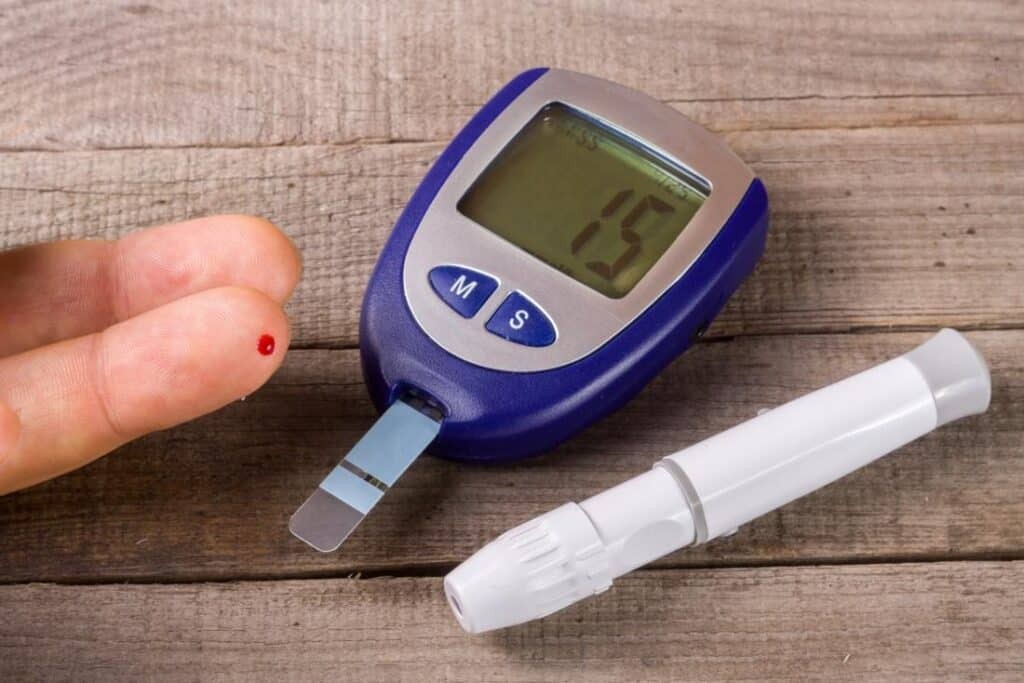 Hạ đường huyết là một trong những bệnh lý gây ra tăng tiết mồ hôi