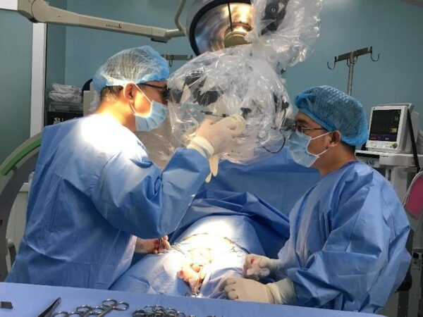 Phẫu thuật cắt bỏ tinh hoàn là phương pháp có thể điều trị cả hai dạng ung thư tinh hoàn