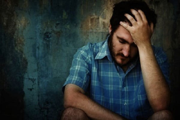 Người bệnh có những triệu chứng tiêu cực như thờ ơ hoặc có hành vi tự tử