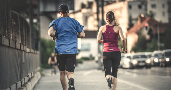 Tập thể dục vừa phải được định nghĩa là đi bộ nhanh trong 150 phút mỗi tuần. Điều này cực kỳ đặc biệt là đối với những người có khuynh hướng tăng huyết áp do di truyền.