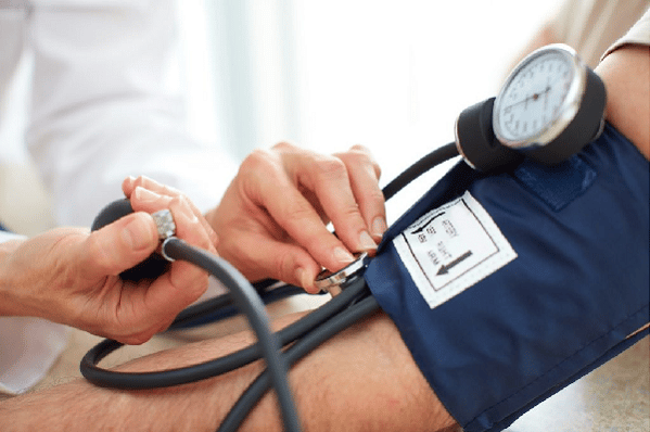 Ở người lớn, chỉ số huyết áp bình thường dưới 120/80 mmHg