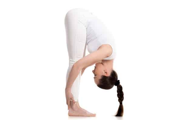 Tư thế đứng uốn cong về phía trước