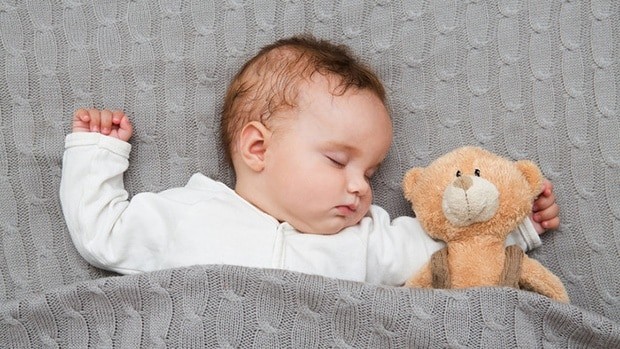 Trẻ sơ sinh thường không ngủ một giấc dài liên tục