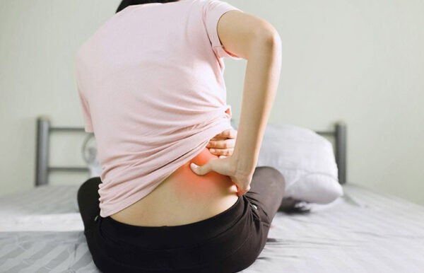 Đau lưng là triệu chứng phổ biến người bị thận yếu thường gặp