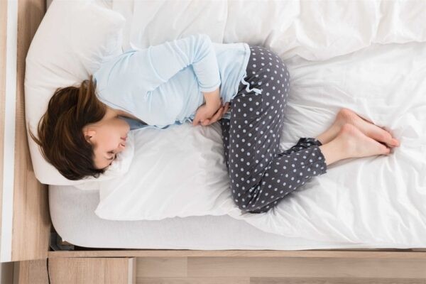 Đau bụng trước kỳ kinh nguyệt có thể khiến phụ nữ mất ngủ