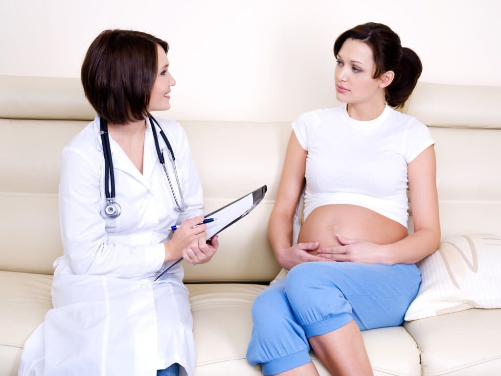 Phụ nữ mang thai cần tham khảo ý kiến bác sĩ trước khi dùng viên bổ mắt DHC Blueberry