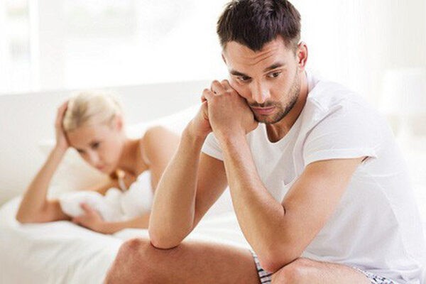 Tinh hoàn chảy xệ khiến phái nam mất hứng thú gây ảnh hưởng đến đời sống tình dục