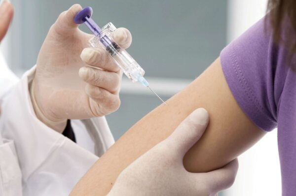 Tiêm ngừa vắc xin HPV giúp phòng ngừa hiệu quả nguy cơ nhiễm virus gây sùi mào gà ở nữ