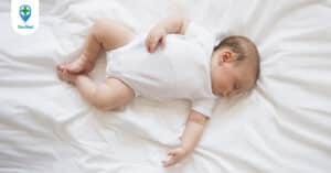 Trẻ sơ sinh nằm sấp có an toàn không và lưu ý từ bác sĩ
