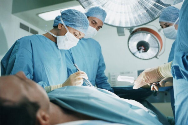 Phẫu thuật cắt bỏ tinh hoàn có thể giúp điều trị triệt để bệnh ung thư tinh hoàn