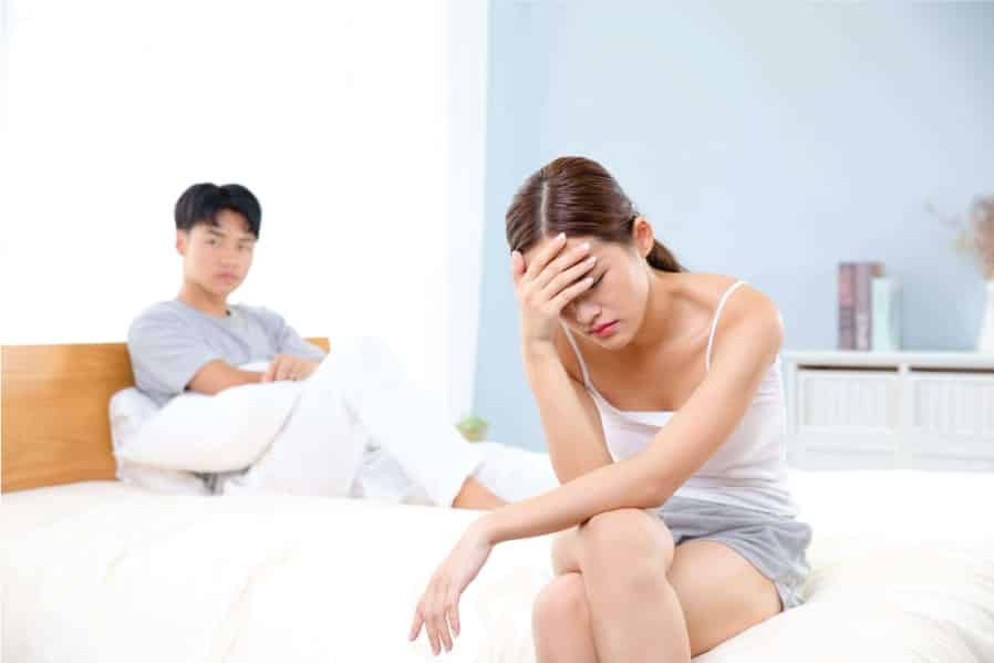 Tư thế quan hệ không phù hợp có thể khiến nữ giới đau bụng sau khi quan hệ