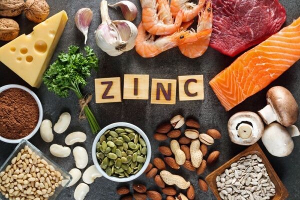 Bổ sung các loại thực phẩm giàu kẽm (zinc) bên cạnh bấm huyệt giúp tăng hiệu quả điều trị tóc bạc sớm