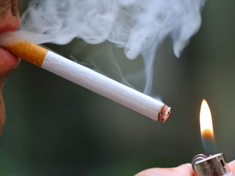 Tránh xa khu vực có khói thuốc sẽ giúp cải thiện tình trạng chảy nước mũi