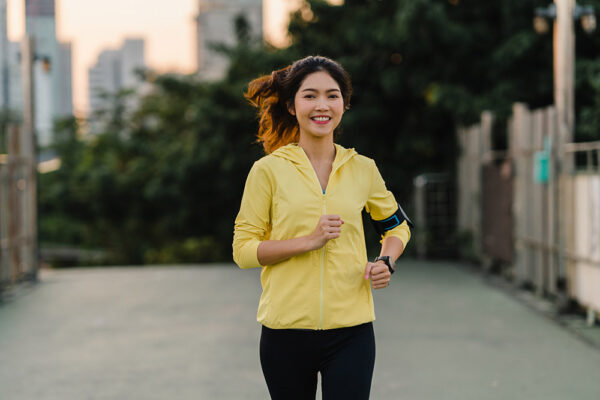 Hoạt động thể chất nhẹ nhàng và đều đặn sẽ giúp hỗ trợ quá trình điều trị ung thư buồng trứng
