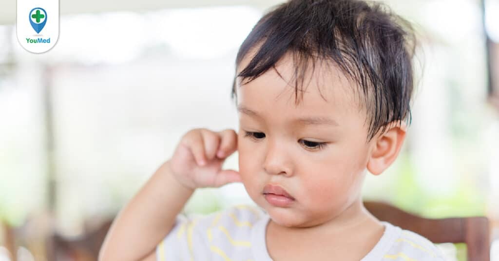 Biểu hiện trẻ bị viêm tai giữa mà cha mẹ cần biết