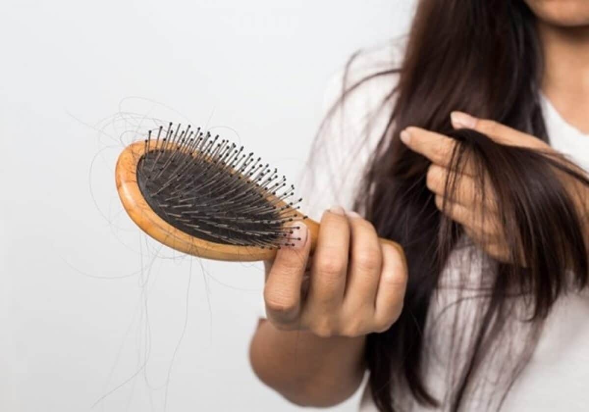 Tinh dầu hương thảo được đánh giá tích cực hạn chế vấn đề rụng tóc.
