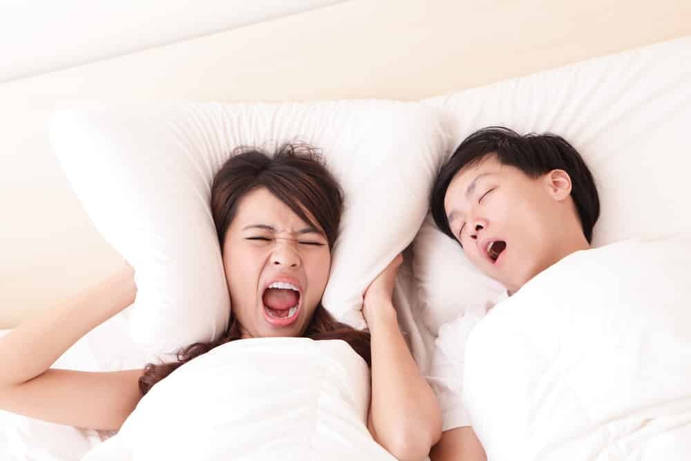 Hiện tượng ngủ ngáy gây ra nhiều tác động xấu đến chất lượng giấc ngủ của bản thân người ngáy và người ngủ chung
