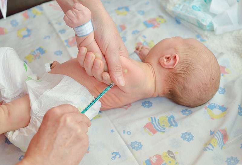 Nên xét nghiệm viêm gan B cho trẻ sơ sinh sau khi đã tiêm ít nhất 3 liều vắc xin viêm gan B.