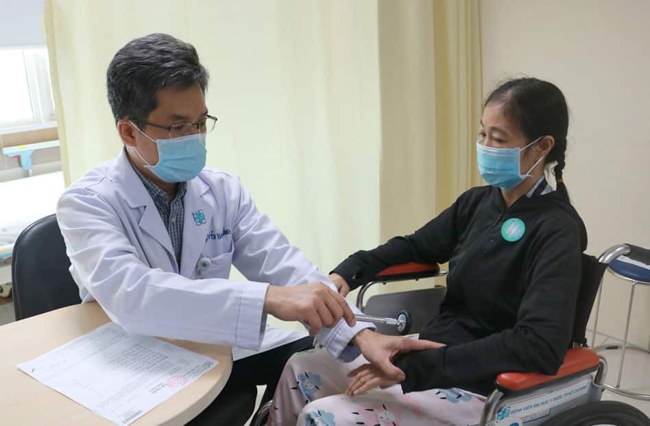 Bác sĩ Nguyễn Bá Thắng luôn tận tâm với bệnh nhân