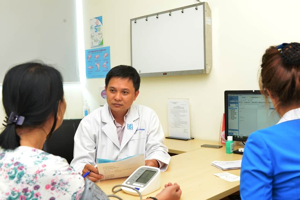  bác sĩ Lê Thanh Phong đã thực hiện nhiều ca mổ phức tạp, cứu sống nhiều bệnh nhân nặng và nguy hiểm.