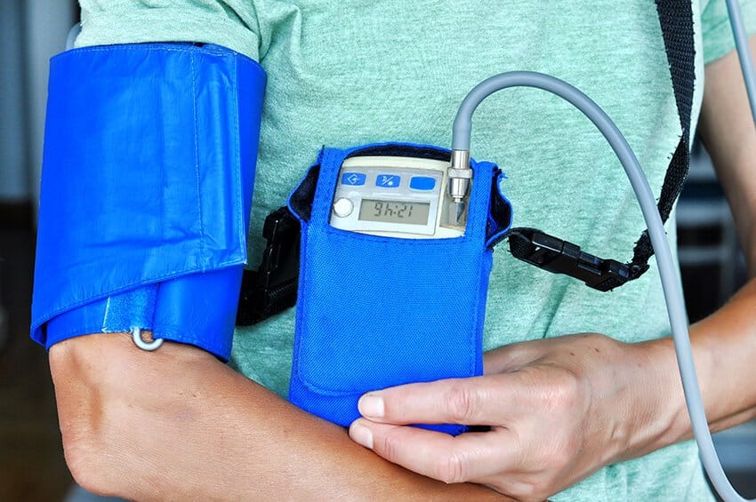 Dùng máy Holter huyết áp để chẩn đoán tình trạng tăng huyết áp ban đêm